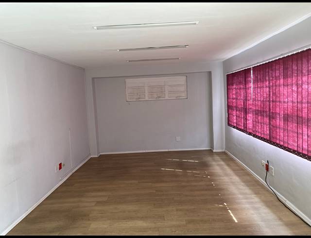 1,010M² WAREHOUSE TO LET IN MAXMEAD